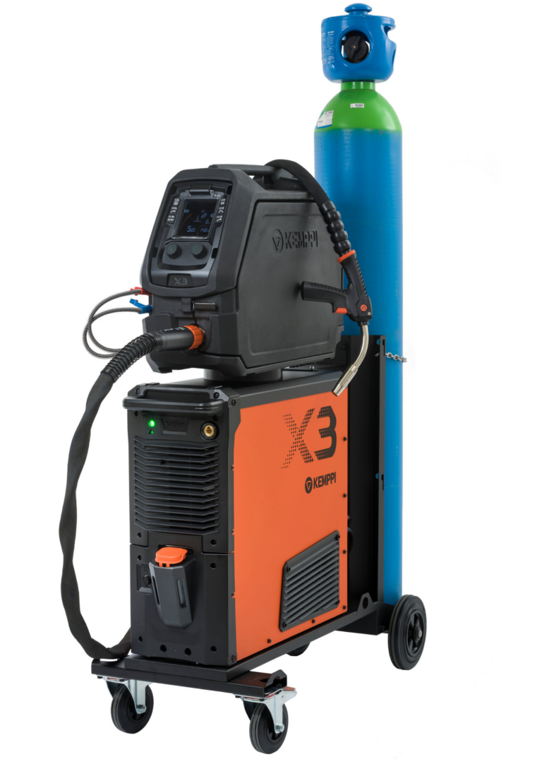 Voor en zjkant van de Watergekoelde Fastmig X3 op Kar